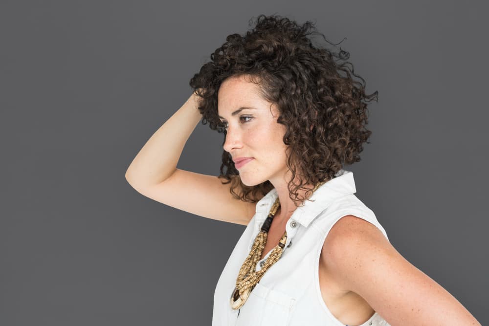 Corte pelo rizado sin efecto triángulo