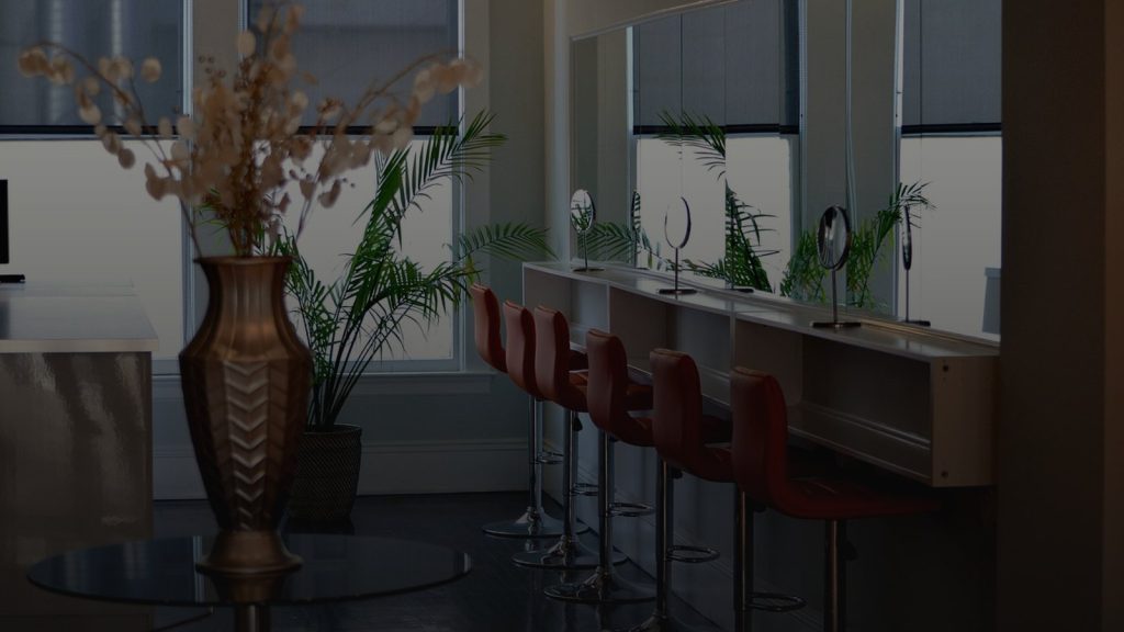 Interior de peluquería premium en el Eixample, Barcelona — Absalon